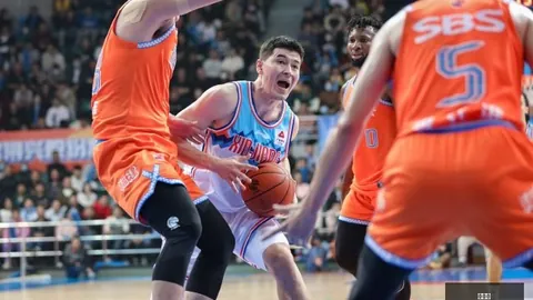 全模态六边形战士开源大74亿参数，离线手机也能畅玩攻略